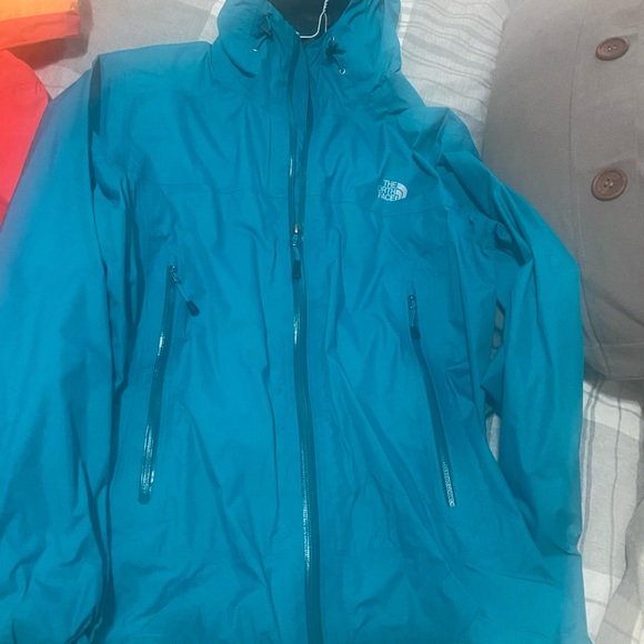 Woman the north face jacket very light for rain and work out. Am selling both - Picture 2 of 12